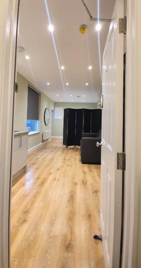 Modern Studio Apartments Londres Exterior foto