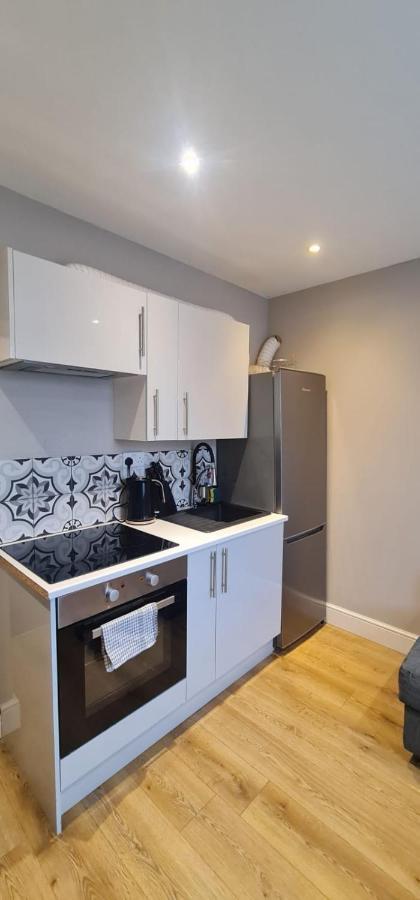 Modern Studio Apartments Londres Exterior foto
